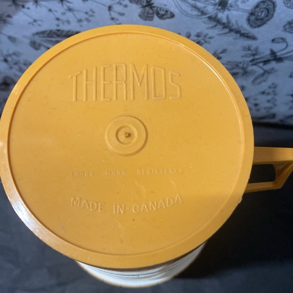 Vintage Thermos Flask Yellow and White/Cream Stackable Coffee Tea Travel Mug Set - Picture 3 of 5